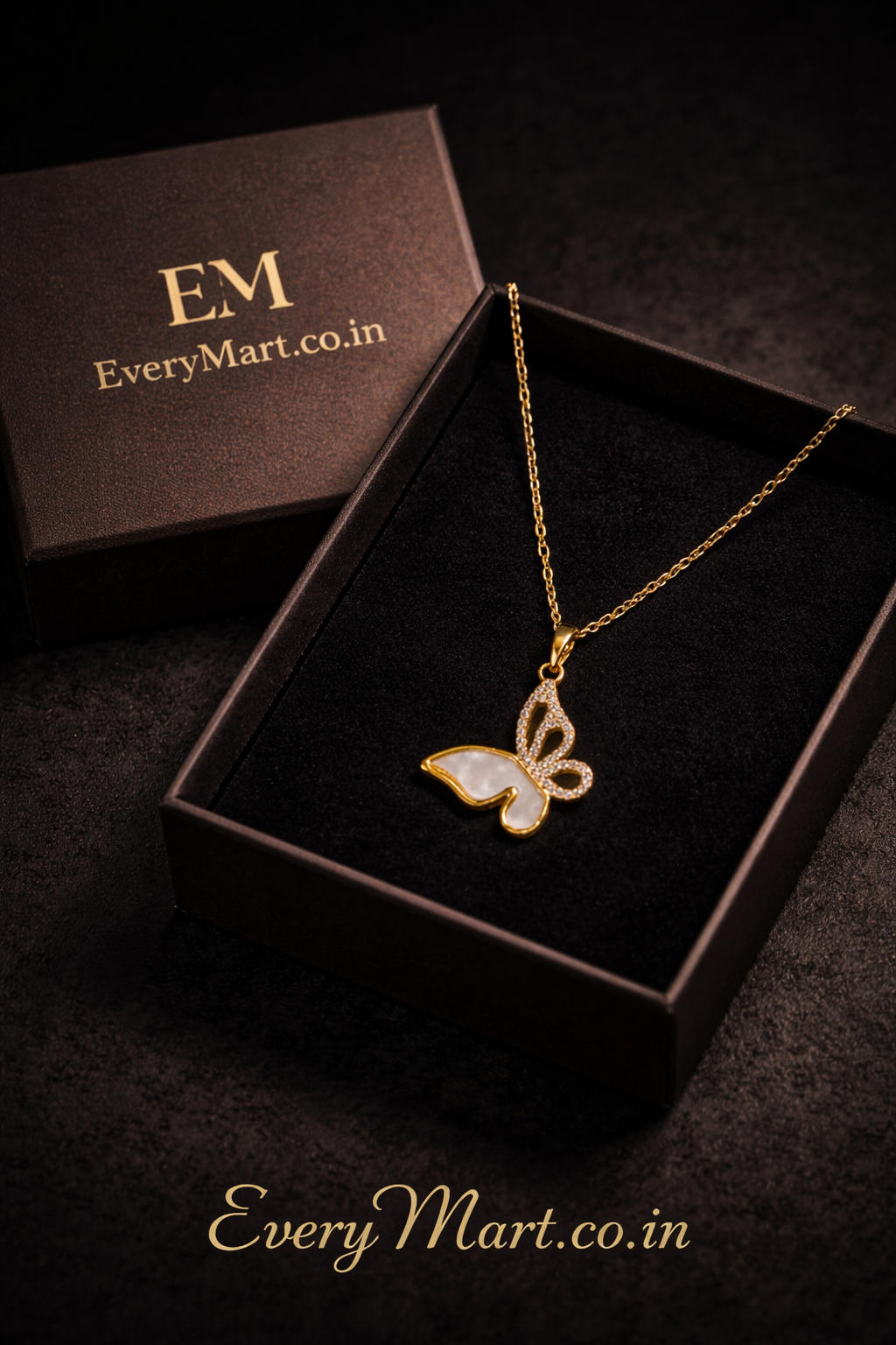 Gold Butterfly Necklace – Elegant & Timeless Beauty 🦋✨